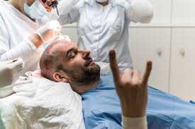 Twee jaar na de ingreep geeft simon keizer (36) het zonder gêne toe: Liever Geen Kale Knikker Frank De Boer En Arie Boomsma Gingen Je Voor Binnenland Ad Nl