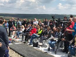 Cel care a surprins incidentul a făcut public și numărul de înmatriculare al autoturismului cu care se deplasau tinerii. È™tefan Mandachi IncÄƒ Un Eveniment La Primul Metru De AutostradÄƒ Din Moldova AlÄƒturi De Victimele Unor Accidente Rutiere AsociaÈ›iile Care MiliteazÄƒ Pentru ConstrucÈ›ia De AutostrÄƒzi Au AnunÈ›at CÄƒ Vor SÄƒ Dea In