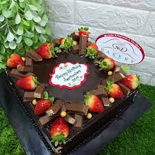 Kek asas 1 kek coklat lembab. Kek Coklat Moist Dengan Lambakan N I Z Homemade Bakery Facebook