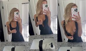 Lucy.Louus Mirror Striptease | PimpBunny