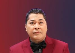 Frederick Martínez (El Pachá) tiene una deuda de más de 750 mil pesos por  tres meses que no paga por la transmisión de su programa sabatino, afirmó  el director de programación de