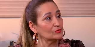 Sonia Abrão fica trancada em banheiro por Roberto Carlos durante 7h