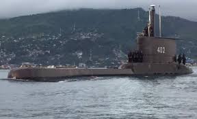 Kapal selam buatan jerman tahun 1979 itu dilaporkan hilang kontak pada rabu, sekitar jam 3 pagi waktu tempatan. Kri Nanggala 402 Kapal Penyelam Militer