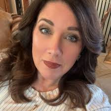 Who does bird nail trimming in Gardner?