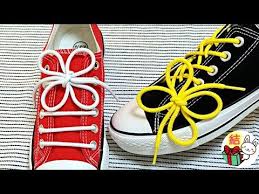 靴紐のおしゃれで可愛い結び方 輪が４つできる四つ葉のクローバーみたいな結び目 how to tie shoelaces four leaf clover 生活に役立つ 結び方ナビ youtube 靴紐 スニーカー かわいい かわいい靴