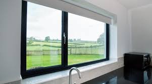 Terdiri dari pelat yang disusun vertikal dengan jarak yang tidak lebar di antara pelatnya. Model Jendela Aluminium Rumah Minimalis Blog Qhomemart
