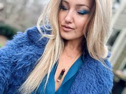 Hi everyone! Would love introduce one of our members, joy seekers: Holly  McCarter with her small business www.facebook.com/Dropdeadheadwraps You can  also find her