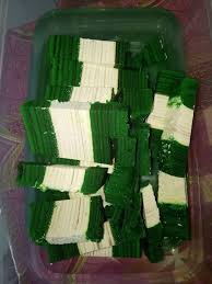 Jom sama2 sukses.semoga dapur ummi lyza bermanfaat buat sahabat sekalian dan jangan lupa share videonya.kali ini dapur ummi lyza akan membuat resepi kek. Kek Lapis Lumut Cheese Versi Bakar Resipi Rujukanku Facebook