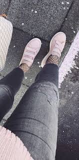 Wenn du ganz puristisch auf rein weiße schuhe für damen setzt, strahlst du eine besondere eleganz aus. Adidas Originals Stan Smith Rosa Weiss Pink Klettverschluss Klett Neu Leder Blogger Sneaker Kleiderkreise Urban Frauenmode Klettverschluss Schuhe Urbaner Stil
