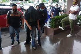 Terdapat beberapa artis yang sebelumnya tertangkap atas kasus narkoba. Daftar 18 Artis Yang Terjerat Narkoba Dan Psikotropika Sepanjang 2020 Halaman All Kompas Com