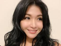 Vicky Chan spends more time with mother after DUI