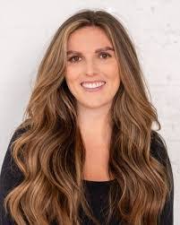 Holly Carle's Instagram, Twitter & Facebook