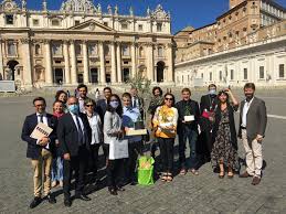 Audrey pulvar a alors félicité la bimbo… dans l'édition du grand 8 de ce midi, audrey pulvar s'exprime sur ses rêves déchus à cause de la gauche et le moins que l'on puisse dire, c'est que la. Audrey Pulvar Etait Au Vatican Avec Une Delegation Elle Est Venue Inviter Le Saint Pere A