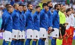 A seleção italiana de futebol é o time nacional da itália de futebol masculino, gerido pela federação italiana de futebol, que representa a itália nas competições de futebol da uefa e da fifa. 6n 63xfpdolqhm