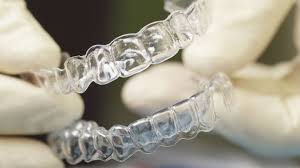 Ogni due settimane si cambiano, modificate leggermente nella forma, sono indossabili tutti i. Mascherine Per I Denti Vantaggi E Svantaggi Starbene