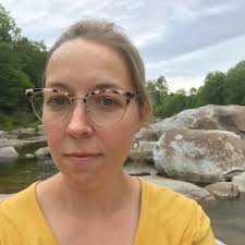 I know those attached to names can choose to pronounce them howsomever they  wish, but if you have known someone named Peabody, how did they pronounce  it? a. Pee-bawdy b. PEE-biddy c.