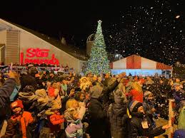 Return to new york walk down memory lane little fat. Stew Leonard S Hosts 2018 Christmas Tree Lighting In Norwalk Norwalk Ct Patch