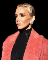 Whoever does not visit Paris regularly will never be elegant ✨