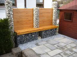 Gabionen Mit Holz Kombinieren Und Befullen Gartengestaltung Sichtschutzwand Garten Gabionen