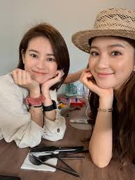 想購物時一定要找個可以互相「理性」勸敗的伴👍 這時找Vianne* 張瑋瑋準沒錯❤️ #超狂斷捨離友人#除了找她逛街外很想找她幫忙我清衣櫃🤣  #抓緊時間購物連網美照都忘了拍