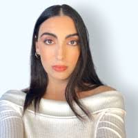 Daniela Farris's Instagram, Twitter & Facebook