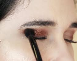 Well instructables family your beloved skin next step is putting the crease color, it is always wise to use a darker flat/matte color. How To Blend Eye Shadow Like A Pro Eye Shadow Tips For Beginners Allure