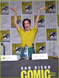 Chyler Leigh At The Supergirl Comic Con Panel 2018 Chyler Leigh Supergirl Comic Chyler Leigh Supergirl
