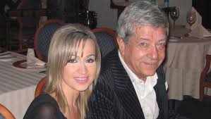Deși căsătorit de mai bine de 26 de ani cu soția lui, claudia, cu care are împreună un fiu de 21 de ani, fostul primar nu se sfiește să se întâlnească cu domnișoare care ar putea trece lejer drept … Simona Florescu A Facut Dezvaluiri Inedite Despre Povestea De Iubire Cu Ion Dichiseanu Buna Ziua Iasi Bzi Ro