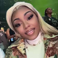 Aww, Summer Walker's baby daddy Larry posted a picture of their twin boys,  so adorable. Yall know how Summer always covers her kids face, don't know  if she's going to like this.