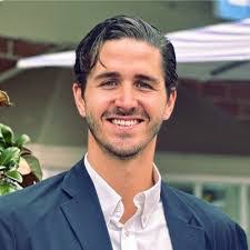 Karolina Bennett's Instagram, Twitter & Facebook