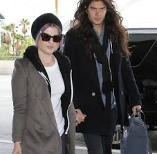 Kelly osbourne was born on october 27, 1984 in westminster, london, england as kelly lee osbourne. Look Des Tages Kelly Osbourne Und Freund Ganz Entspannt Welt