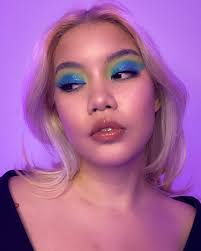 Kat's NYE makeup look. 🧚🏼🧚🏼 Euphoria S2E1 - Forever obsessed with  @donni.davy's creations 💙 - Products used: @tartecosmetics Foundcealer  @sheglam_official Creamy Concealer Stereo Face Six Color Cosmetic Disc  @morphebrushes 35I Icy Fantasy