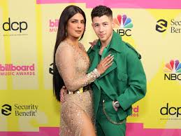 Родилась в семье капитана ашока чопры и доктора мадху чопры. Ojcbnvvaktpfpm