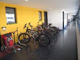 Vienne Un Immeuble A Appartements Concu Pour Les Usagers Du Velo
