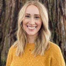 Kelly Crismon's Instagram, Twitter & Facebook