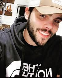 Vanessa Downey's Instagram, Twitter & Facebook