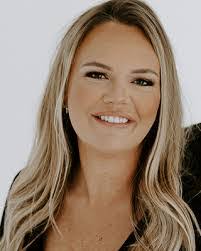 Donna Colyer's Instagram, Twitter & Facebook