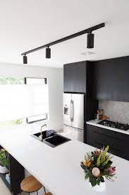 black track light kitchen ceiling luxurykitchendesigns keuken verlichting keuken plafondverlichting lampen in keuken