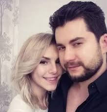 Geanina şi costas aşteaptă un copil? Bogdan De La Insula Iubirii VacanÈ›Äƒ De Vis AlÄƒturi Viitoarea SoÈ›ie Costas È™i Geanina Ce