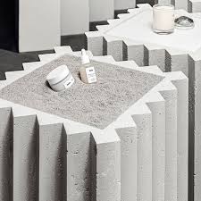 Huxley Signature Showroom In Garosugil Seoul K Huxley Showroom At Garosu Gil Seou Merchandising Displays Store Window Displays Visual Merchandising Displays