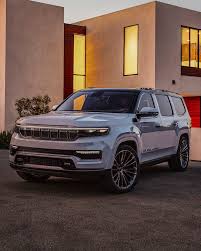 Pin By Karlye Payne On Luxury Vehicles In 2020 Luxury Suv Car And Driver Dream Cars
