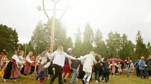 Im jahr 2021 fällt der mittsommerabend auf freitag, den 25. Midsommar So Schon Ist Das Mittsommerfest In Schweden