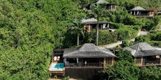 Visit the Luxury Hermitage Bay in ...