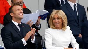Emmanuel macron and brigitte trogneux: Emmanuel Macrons Ehefrau Brigitte Unterzieht Sich Schonheits Op Politik Ausland Bild De