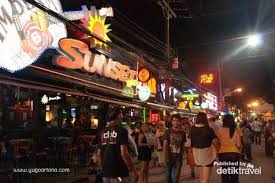 Ini yang dicari turis!!, di game thaıland makın di gosok makın enak. Kehidupan Malam Ladyboy Cantik Di Phuket