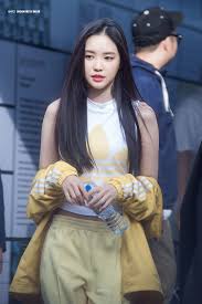 Pin Oleh Elisa Irene Di K Pop Idol Pakaian Wanita Pakaian Trendi Wanita