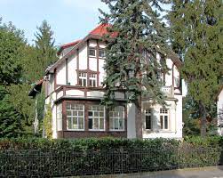 File:20061011045DR Dresden-Klotzsche Alexander-Herzen-Straße 29.jpg -  Wikimedia Commons