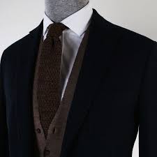 orgu kravat ve yelek bir arada kullanildiginda sik ayni zamanda trendy bir ofis erkegi gorunumu yakalamanizi saglar www kip com tr moda clothes erkek giyim