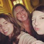 Jennifer Pels's Instagram, Twitter & Facebook