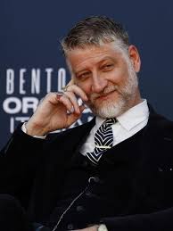 Siamo all'apoteosi! Pensavamo di aver toccato il fondo con Sangiuliano, che  allo Strega annunciò con candore di non aver ancora letto i libri in gara  che era chiamato a valutare. E invece